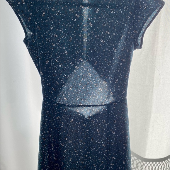 Women’s Arrays dress size Small in Green with white floral - Picture 3 of 3